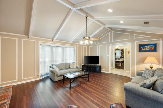 1001 Whispering Oak Court, Arlington, TX 76012