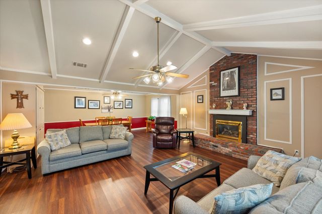 1001 Whispering Oak Court, Arlington, TX 76012