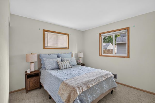 726 22nd Avenue N, South Saint Paul, MN 55075