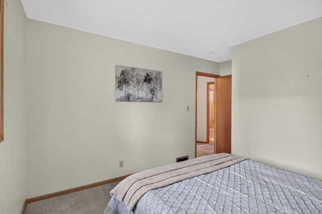 726 22nd Avenue N, South Saint Paul, MN 55075