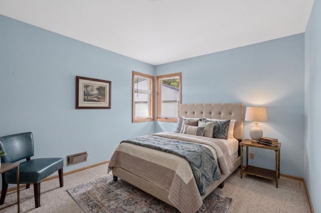 726 22nd Avenue N, South Saint Paul, MN 55075