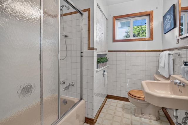 726 22nd Avenue N, South Saint Paul, MN 55075