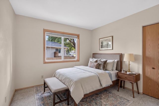 726 22nd Avenue N, South Saint Paul, MN 55075