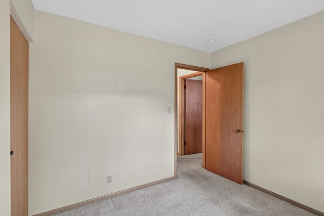 726 22nd Avenue N, South Saint Paul, MN 55075