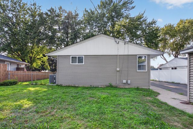 726 22nd Avenue N, South Saint Paul, MN 55075