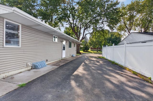 726 22nd Avenue N, South Saint Paul, MN 55075