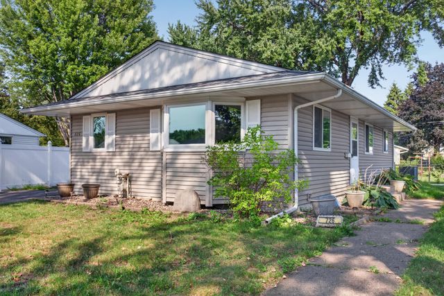 726 22nd Avenue N, South Saint Paul, MN 55075