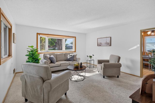 726 22nd Avenue N, South Saint Paul, MN 55075