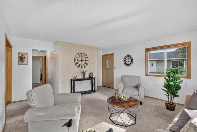 726 22nd Avenue N, South Saint Paul, MN 55075