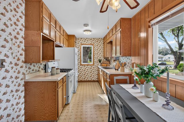 726 22nd Avenue N, South Saint Paul, MN 55075