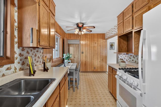 726 22nd Avenue N, South Saint Paul, MN 55075