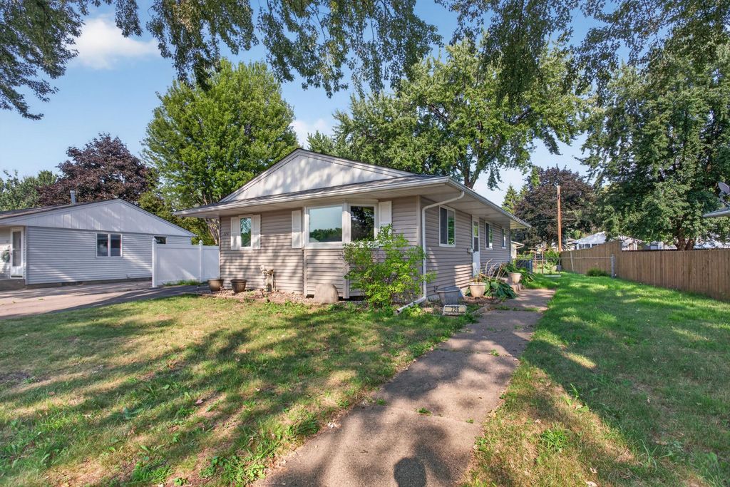 726 22nd Avenue N, South Saint Paul, MN 55075