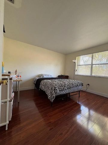 232 Lakeside Cir, Sunrise, FL 33326