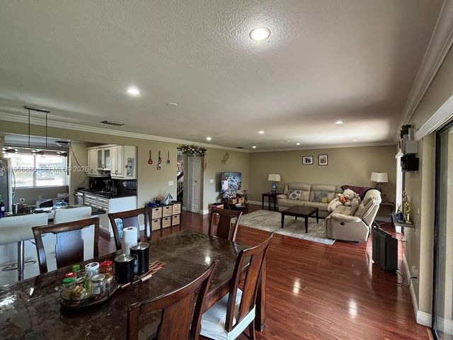 232 Lakeside Cir, Sunrise, FL 33326