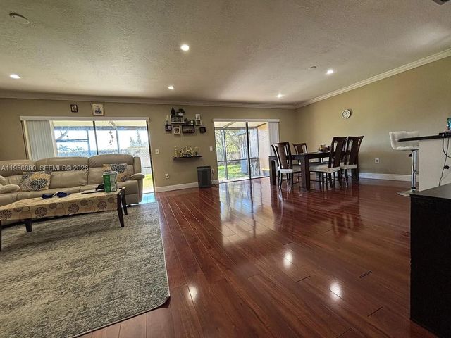 232 Lakeside Cir, Sunrise, FL 33326