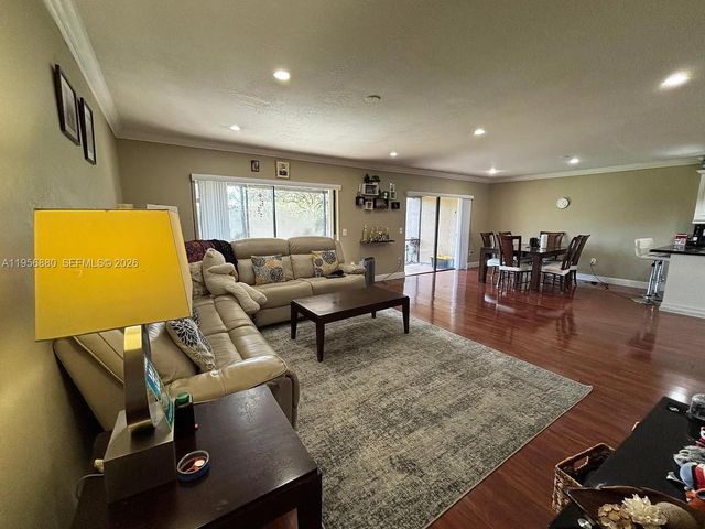 232 Lakeside Cir, Sunrise, FL 33326