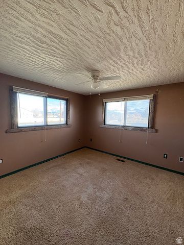 5577 W 4000 S, Hooper, UT 84315