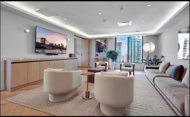 121 NE 5th St 306, Miami, FL 33132