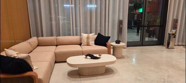 121 NE 5th St 306, Miami, FL 33132