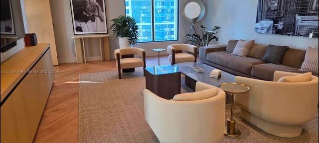 121 NE 5th St 306, Miami, FL 33132
