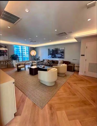 121 NE 5th St 306, Miami, FL 33132