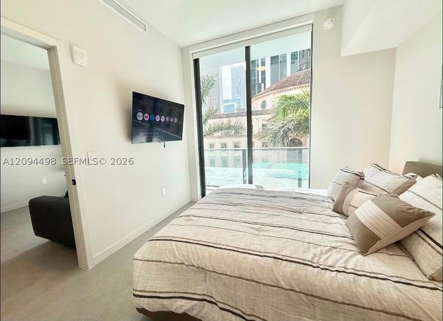 121 NE 5th St 306, Miami, FL 33132