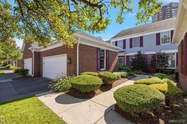 9000 Harbor Place Drive, St. Clair Shores, MI 48080