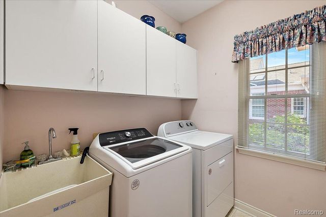 9000 Harbor Place Drive, St. Clair Shores, MI 48080