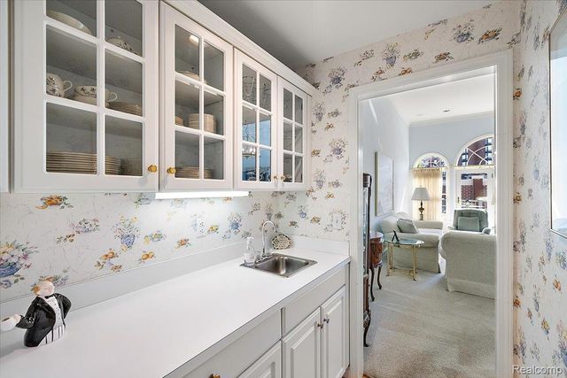 9000 Harbor Place Drive, St. Clair Shores, MI 48080