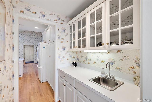 9000 Harbor Place Drive, St. Clair Shores, MI 48080