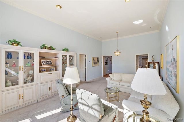 9000 Harbor Place Drive, St. Clair Shores, MI 48080