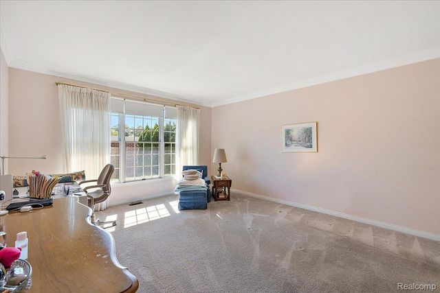 9000 Harbor Place Drive, St. Clair Shores, MI 48080