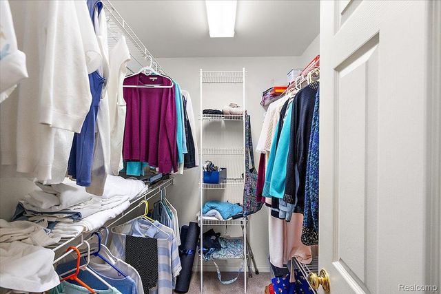 9000 Harbor Place Drive, St. Clair Shores, MI 48080