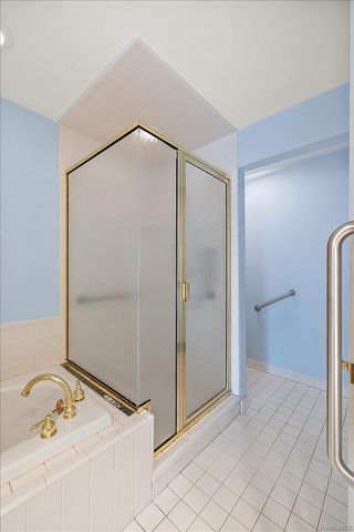 9000 Harbor Place Drive, St. Clair Shores, MI 48080