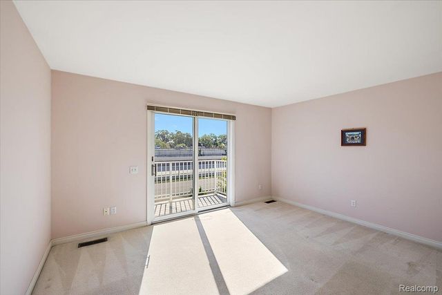 9000 Harbor Place Drive, St. Clair Shores, MI 48080