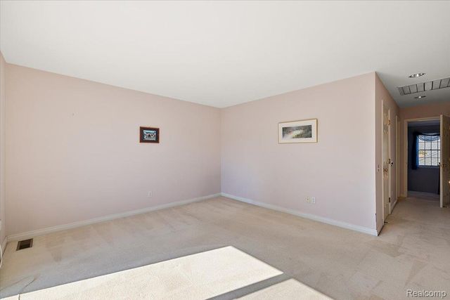 9000 Harbor Place Drive, St. Clair Shores, MI 48080