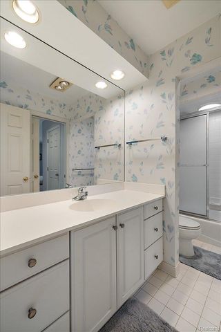 9000 Harbor Place Drive, St. Clair Shores, MI 48080