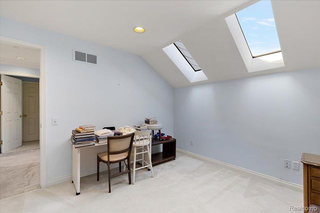 9000 Harbor Place Drive, St. Clair Shores, MI 48080