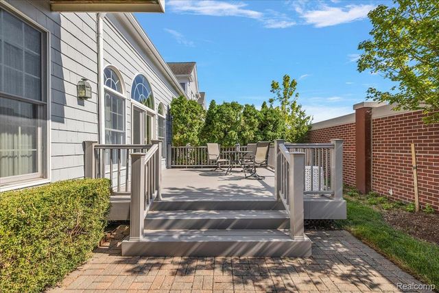 9000 Harbor Place Drive, St. Clair Shores, MI 48080