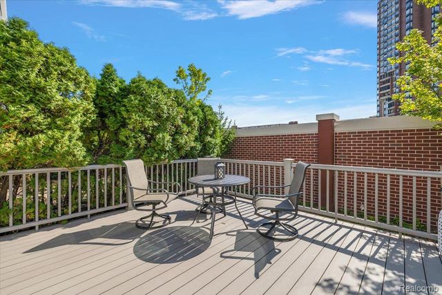 9000 Harbor Place Drive, St. Clair Shores, MI 48080