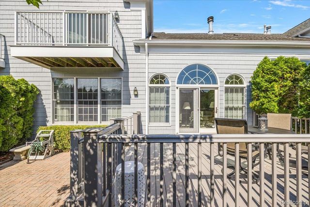 9000 Harbor Place Drive, St. Clair Shores, MI 48080