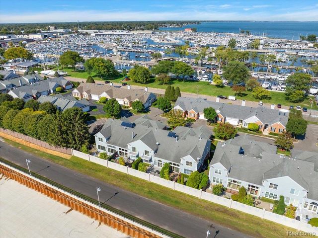 9000 Harbor Place Drive, St. Clair Shores, MI 48080