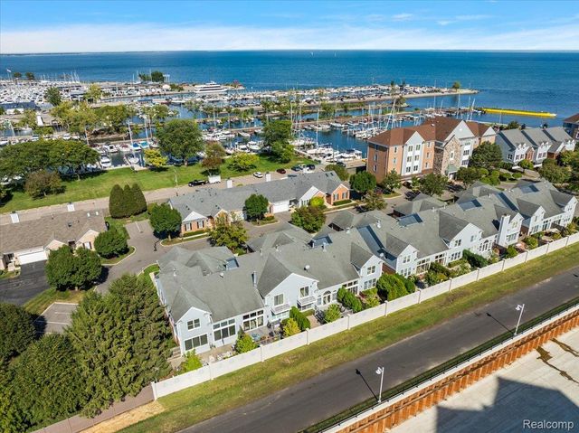 9000 Harbor Place Drive, St. Clair Shores, MI 48080