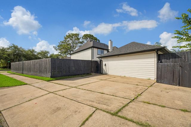 2121 Kildare Drive, Pearland, TX 77581