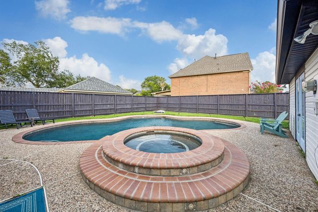 2121 Kildare Drive, Pearland, TX 77581