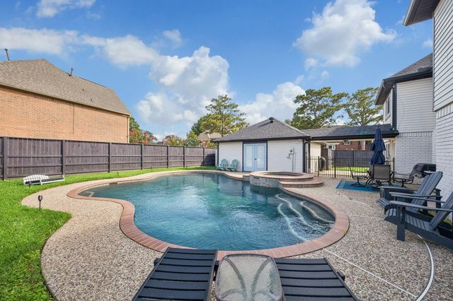 2121 Kildare Drive, Pearland, TX 77581
