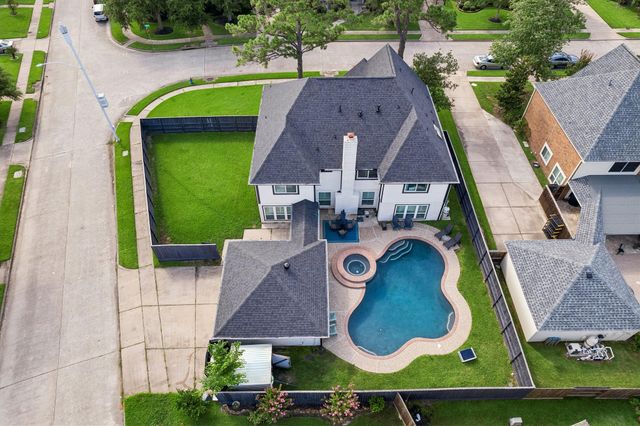 2121 Kildare Drive, Pearland, TX 77581