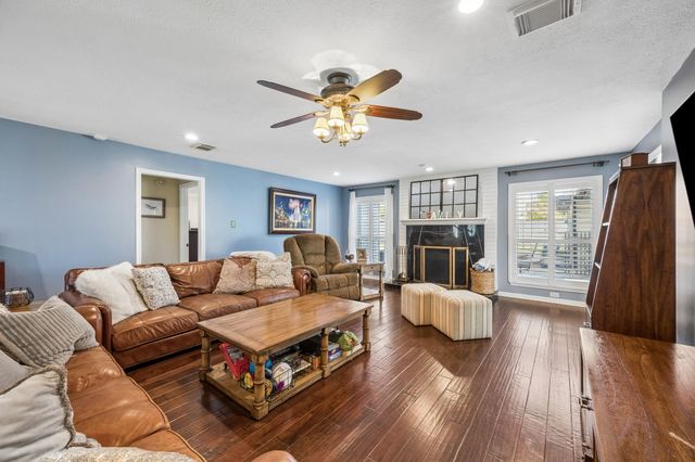 2121 Kildare Drive, Pearland, TX 77581