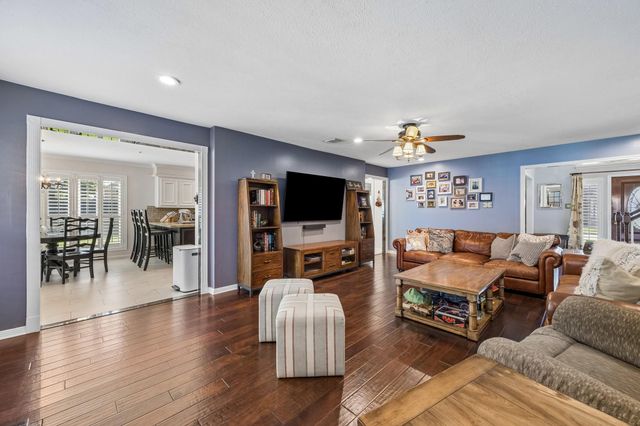 2121 Kildare Drive, Pearland, TX 77581