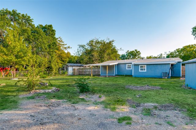 806 Highland Drive, Grand Prairie, TX 75051